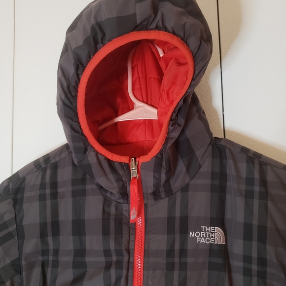 The north face boys jacket.sz L.riversable hoodie. The red side has some stain - Picture 3 of 8